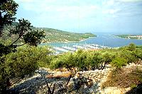 Blick auf der Marina der Stadt Cres auf der Insel Cres in Kroatien