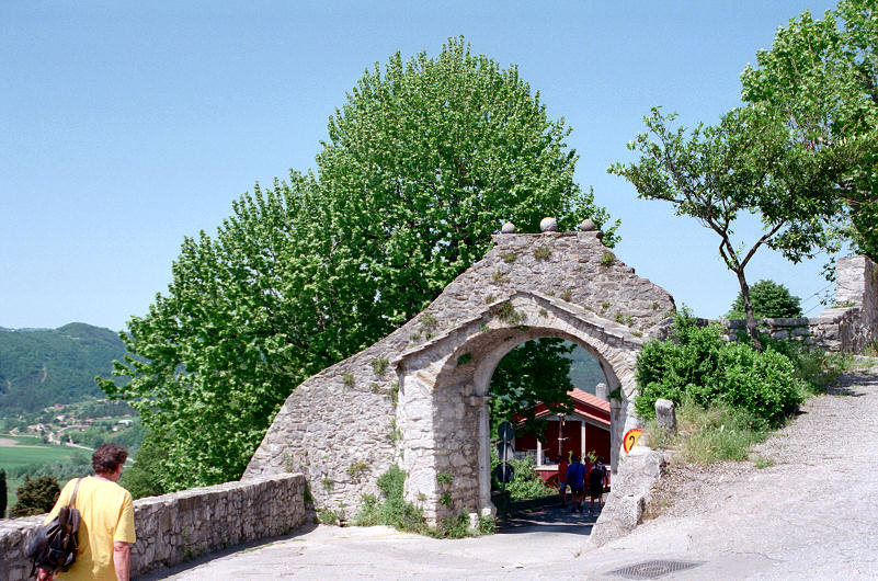 Stadtor als Teil der Stadtmauer von Buzet