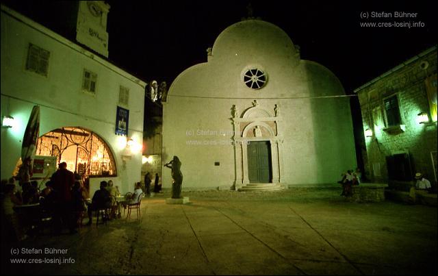 Marktplatz von Osor bei Nacht