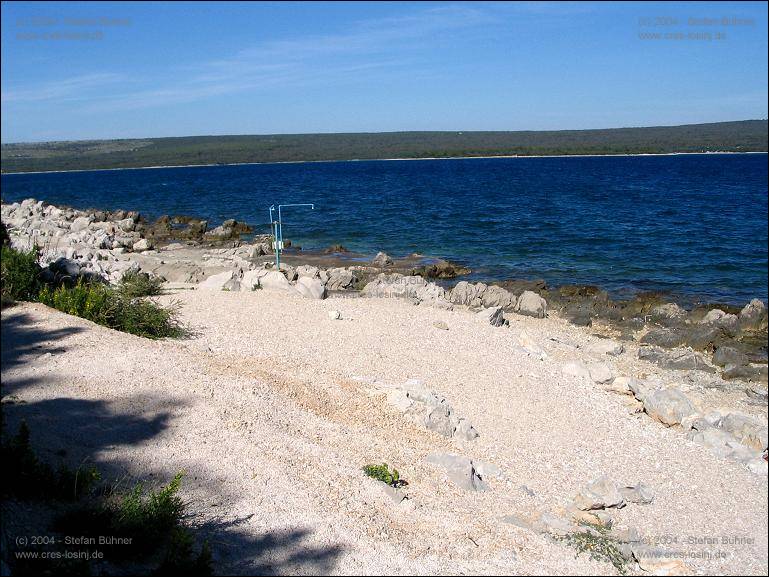 Kiesstrand am Campingplatz von Nerezine