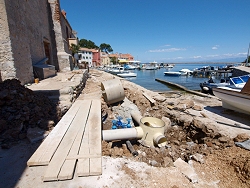 Bauarbeiten am Kanal in der Rovenska Bucht