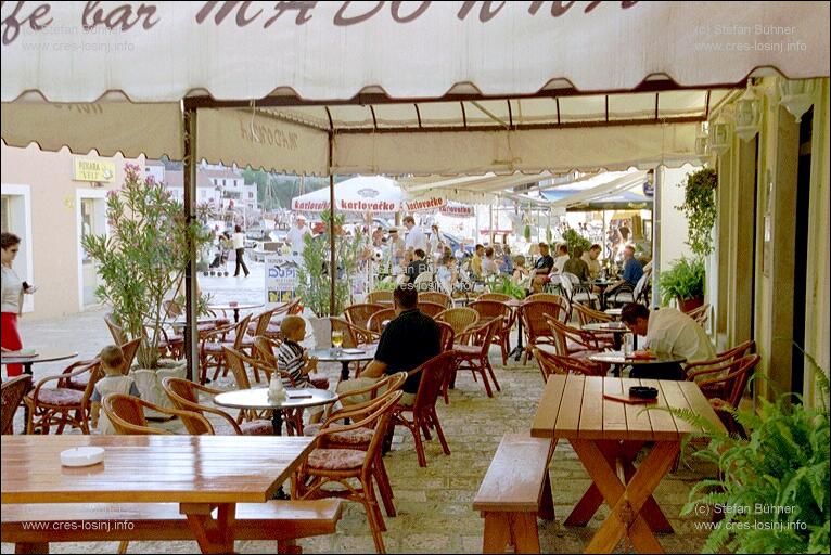 gemtliche Cafes im Hafen von Veli Losinj